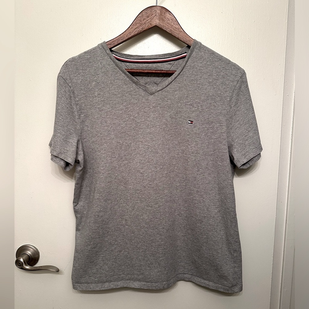 Tommy Hilfiger women’s short sleeve logo t shirt size small.